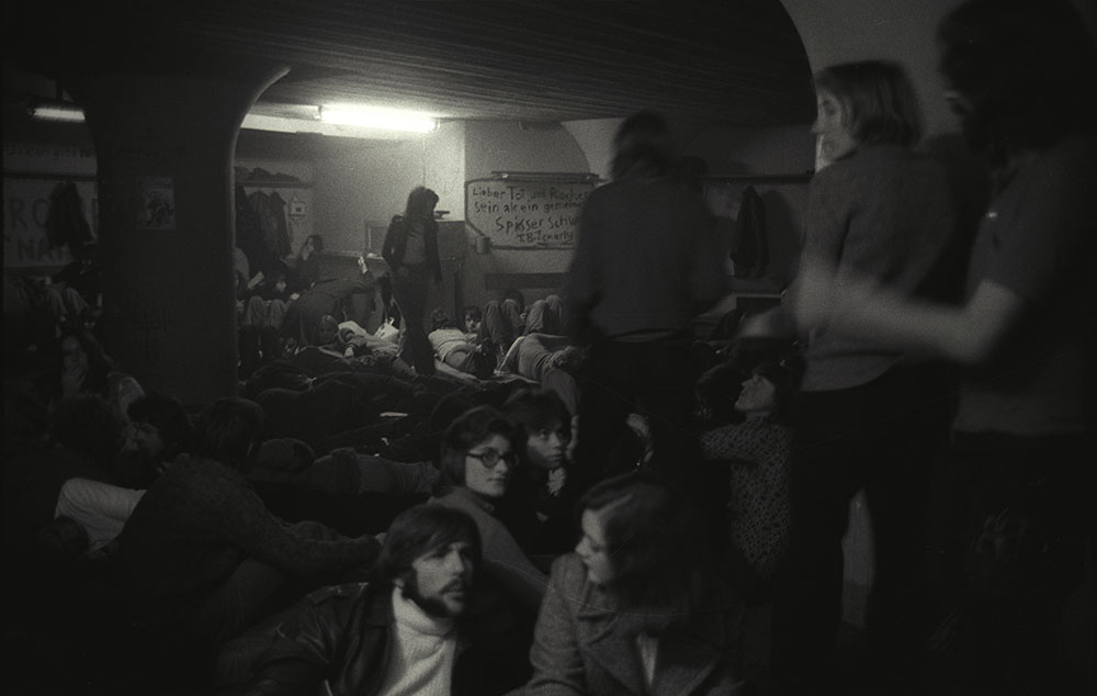 Autonomes Jugendzentrum «Lindenhofbunker», 1970 (Quelle: Comet Photo AG, Zürich), http://doi.org/10.3932/ethz-a-000090494
